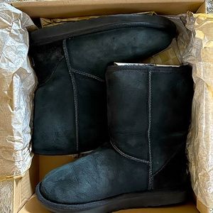 Classic UGGS; Black; Women’s Size 7